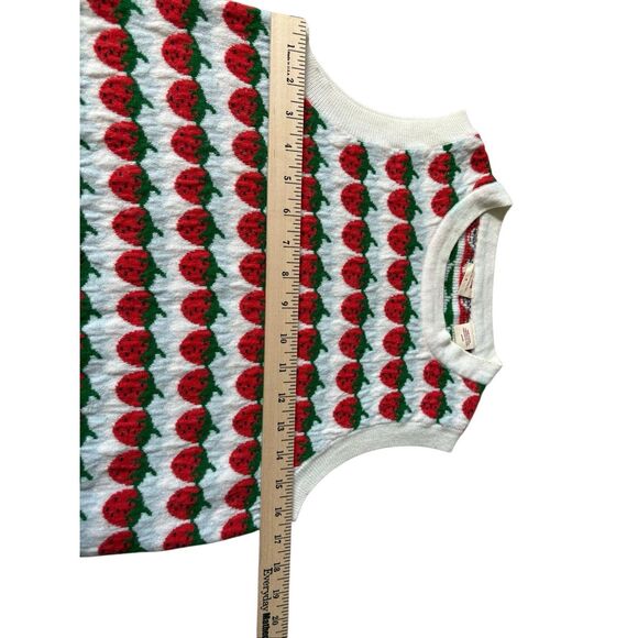 Levi’s STRAWBERRIES CLOUD DANCER sweater vest top size Medium Cream Red - Picture 7 of 7